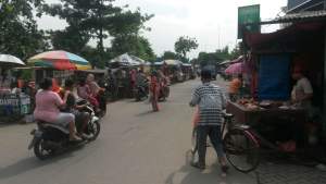 Pengendara Keluhkan Kemacetan di Pasar Sipon