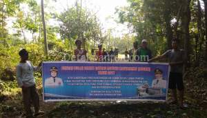 Kerja bakti masyarakat di Desa Citeras, Rangkasbitung, Lebak.