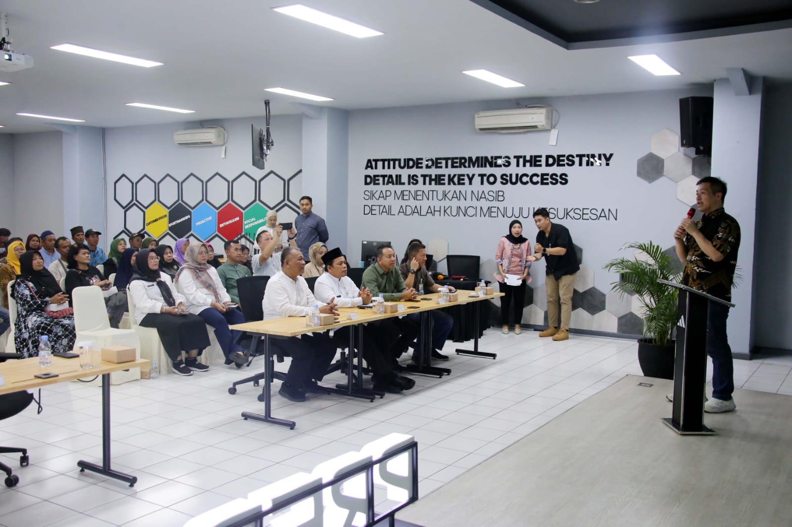 Kolaborasi dengan Sektor Swasta Pemkot Tangerang Bagikan BPJS Ketenagakerjaan Bagi Pekerja Informal 1