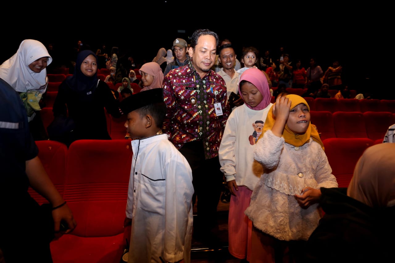 Nonton Bersama dengan Anak Yatim Piatu Dr. Nurdin Terus Semangat Capai Cita Cita dan Berbakti pada Orang Tua 3