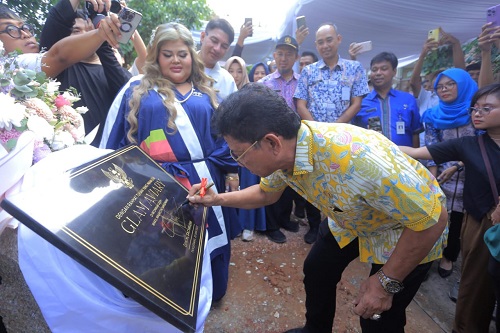 Wakil Walikota Tangerang Apresiasi KWT Tunas Kalpataru Saat Meresmikan Glam Aviary Banjar Wijaya 3