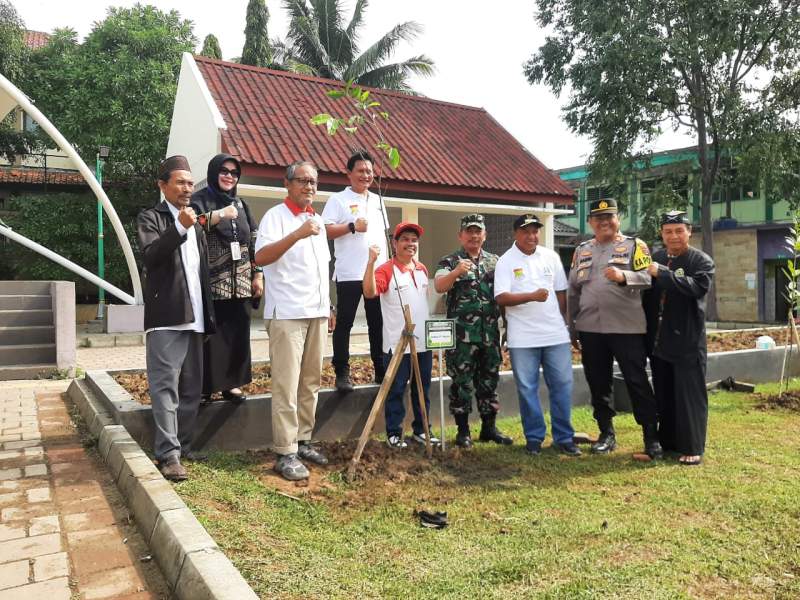 KLHK Tanam Pohon di RTH Balaraja