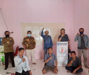 PKL Pasar Rau Serang saat mendatangi LBH Sikap Banten
