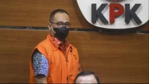 Tersangka kasus dugaan gratifikasi di Ditjen Pajak Kementerian Keuangan Rafael Alun Trisambodo usai menjalani pemeriksaan di Gedung KPK, Jakarta, Mei lalu.