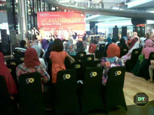 Talkshow &#039;Woman sharing, The Power of Giving.&#039;  di Fx Sudirman