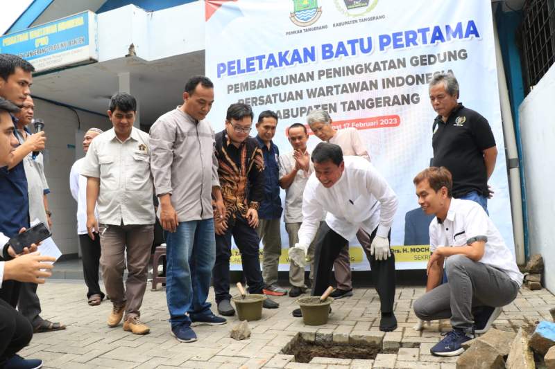 Sekda Lakukan Peletakkan Batu Pertama Gedung PWI Kab Tangerang