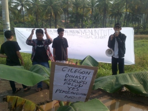 Warga Galang Tanda Tangan Solidaritas Jalan Rusak