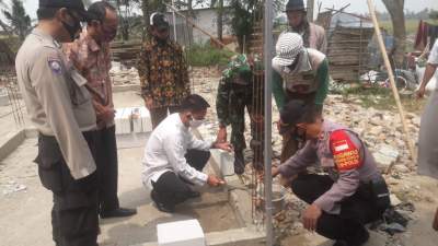 Roboh Karena Angin, Rumah Warga Mekar Baru Dibangun Secara Swadaya