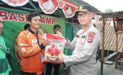 Kapolresta Tangerang Berikan Bantuan ke Komunitas Ojeg Online