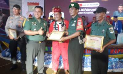 Di Acara Musrenbang Kosambi, 2 Babinsa Diganjar Penghargaan