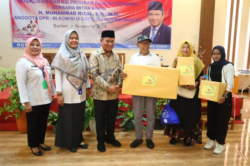 Muhammad Rizal Komisi IX DPR RI bersama BKKBN Banten Sosialisasi KIE Bangga Kencana Pencegahan Stunting di Bonang