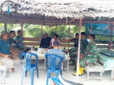 Babinsa Koramil 07/AJ Komsos Terkait TMMD di Desa Silo Baru