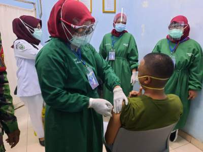 Nakes di Cilegon Mulai di Suntik Vaksin Covid-19