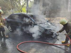 Mobil Sedan Honda City Hangus Terbakar di Jalan Raya Pemda Tigaraksa