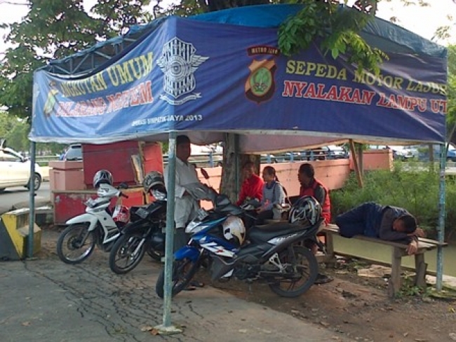 Sistem Buka Tutup Pintu 1 Pengaruhi Penghasilan Tukang Ojeg