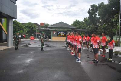 Anggota Kodim 0510 Gelar Apel Pagi dan Olahraga Bersama