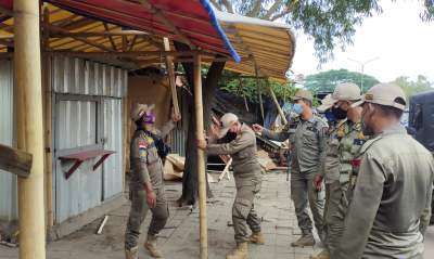 Satpol PP Bongkar Warem di JLS Cilegon
