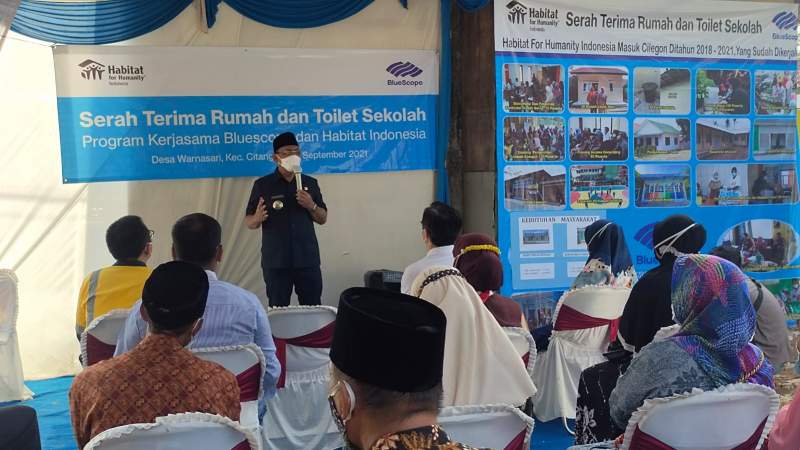 Walikota Cilegon Helldy Agustian menghadiri acara Penyerahan Rumah dan Toilet Sekolah di Kelurahan Warnasari, Kecamatan Citangkil, Kota Cilegon, Kamis (30/9/2021).