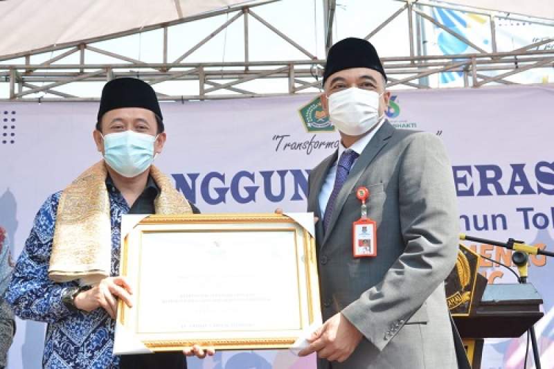 Zaki Terima Penghargaan dari Menteri Agama RI