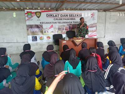 Danramil Teluk Naga Berikan Materi Bela Negara Kepada Para Siswa SMA dan SMK