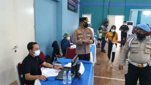 Polresta Tangerang Gelar Vaksinasi Massal di Sport Club Citra Raya