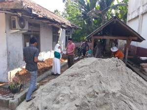 Warga Jengkol Dipadatkaryakan Bangun Kantor Desa