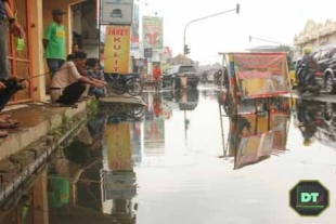 Kepemimpinan Adik Tiri Atut Kecewakan Warga Serang