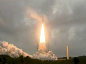  Roket Ariane 5 yang membawa Teleskop James Webb ke luar angkasa (photo/REUTERS/NASA)