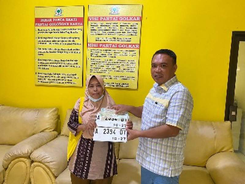 Terima Doorprize Motor dari DPD Golkar, Ibu Maryani Ucapkan Rasa Syukur