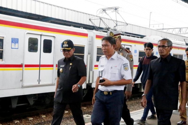 Sachrudin Pantau Pelaksanaan Pengalihan Akses Pintu Masuk-Keluar Stasiun