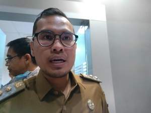 Wakil Walikota Tangerang Selatan, Pilar Saga Ichsan saat Diwawancarai Wartawan detakbanten.com di Gedung KPU Tangsel