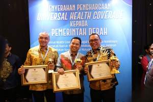 Capai 98,35%, Pemkab Tangerang Raih Penghargaan UHC