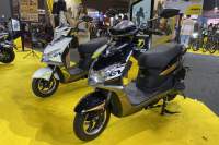 Ilustrasi motor listrik di sebuah pameran otomotif.