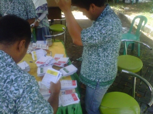Puluhan Kertas Suara Ketumpahan Air