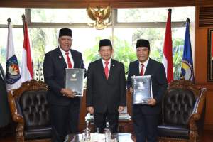 Al Muktabar Terima SK Perpanjangan Jabatan sebagai Pj Gubernur Banten