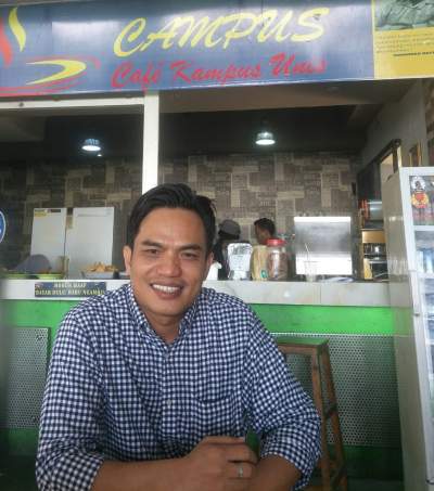 Analisis Politik dan Kebijakkan Publik Adib Miftahul