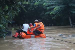 Kecamatan Kopo dilanda Banjir, Satu orang Tewas Terbawa Arus