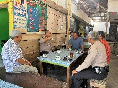 Kapolres Tanjung Balai sambang dan Terima Curhat Warga di Kedai Kopi