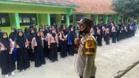 Cegah Tawuran Bhabinkamtibmas Gelar Sosialisasi di SMA PGRI Sindang Sono