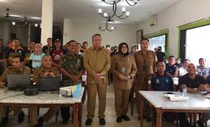 Walikota Tangerang Selatan, Benyamin Davnie bersama Peserta Sarasehan