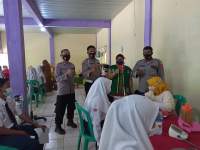 Wakapolsek Tigaraksa Tinjau Vaksinasi Dosis 2 untuk Pelajar SMP dan SMK Pembangunan
