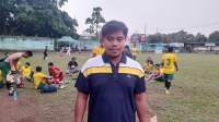 Ilham Pasau, pembina tim sepakbola DLA Gondrong Petir, Kota Tangerang.