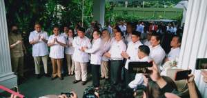 Ketum Partai Gerindra bersama Ketum Partai Perindo, usai pertemuan tertutup di Jalan Kertanegara IV, Jakarta, Rabu (5/4/2023).