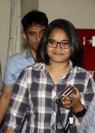 Laura,Sespri Wawan di Periksa KPK kasus Alkes di Dinke Tangsel