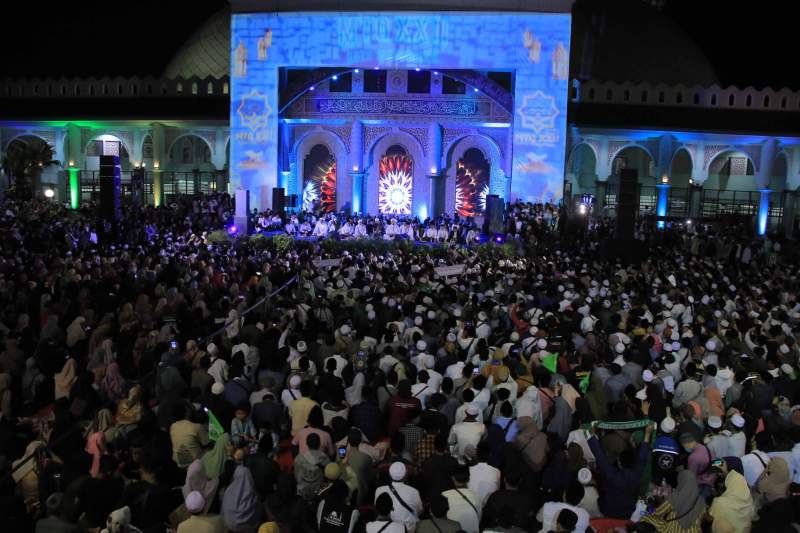 Padati Halaman Masjid Raya Al Azhom, Ribuan Masyarakat Antusias Ikuti Tangerang Bersalawat dan Pembukaan MTQ XXII