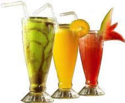 Segerrrr, Minum Es Juz Buah di Saung Tebe