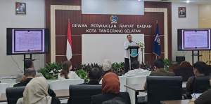 Ketua MKD DPR RI Adang Daradjatun saat kunjungan kerja ke DPRD Kota Tangsel.