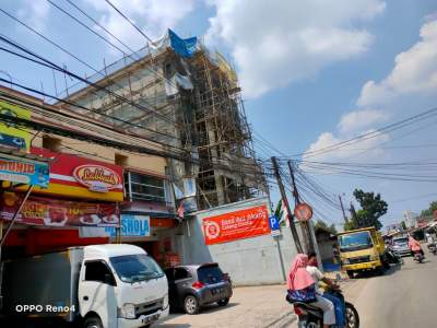 Gedung Menjulang Tinggi Berlantai Empat Di Cisoka Diduga Tak Berizin