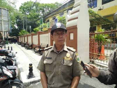 Sat Pol PP Banten Ingatkan PKL Jangan Jualan di&nbsp; Bahu Trotoar