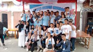 Tim relawan Prabowo-Gibran bagi sembako murah di Serdang Bedagai.